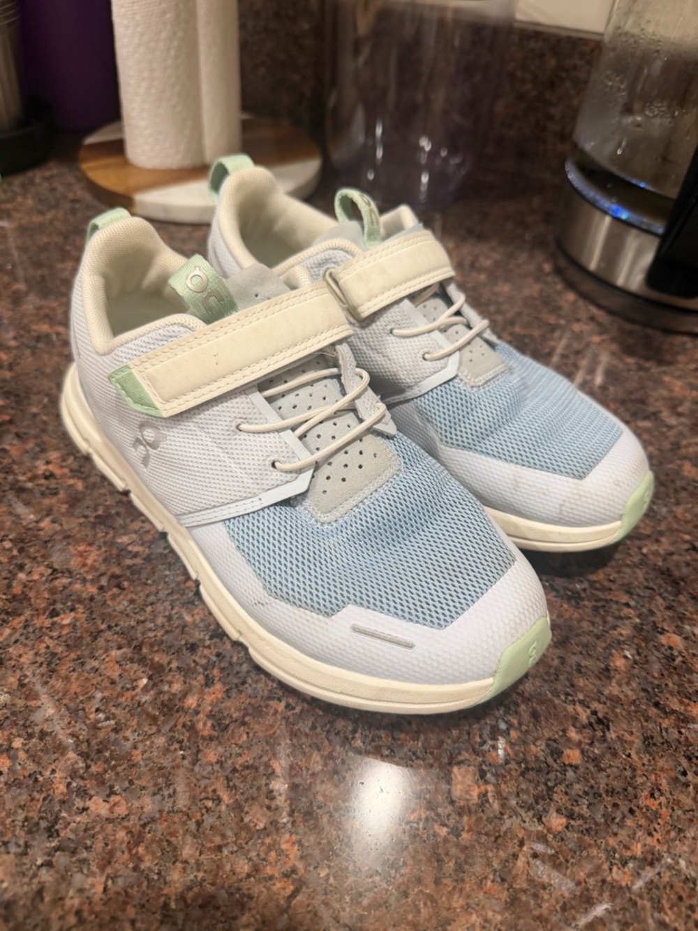Light Blue & Mint Kids Athletic Sneakers - on Clouds size 2.5